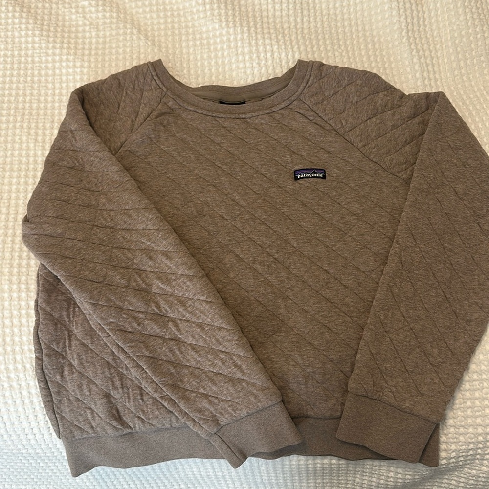 Patagonia women’s sweatshirt.
